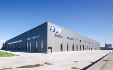 張家口生產基地一期工程投產下線。 郝延攝